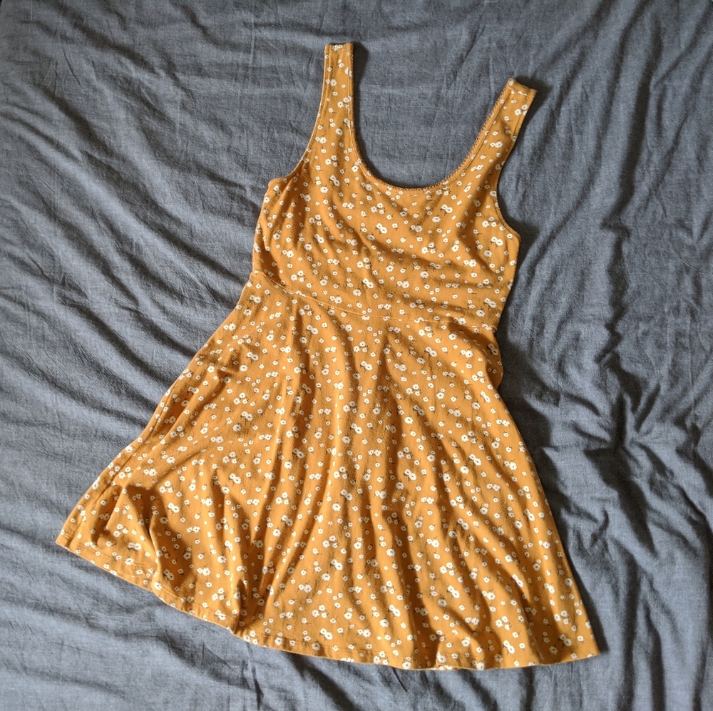 🌼 F21 Ditsy Floral Skater Dress Mustard/Gold 🌼
